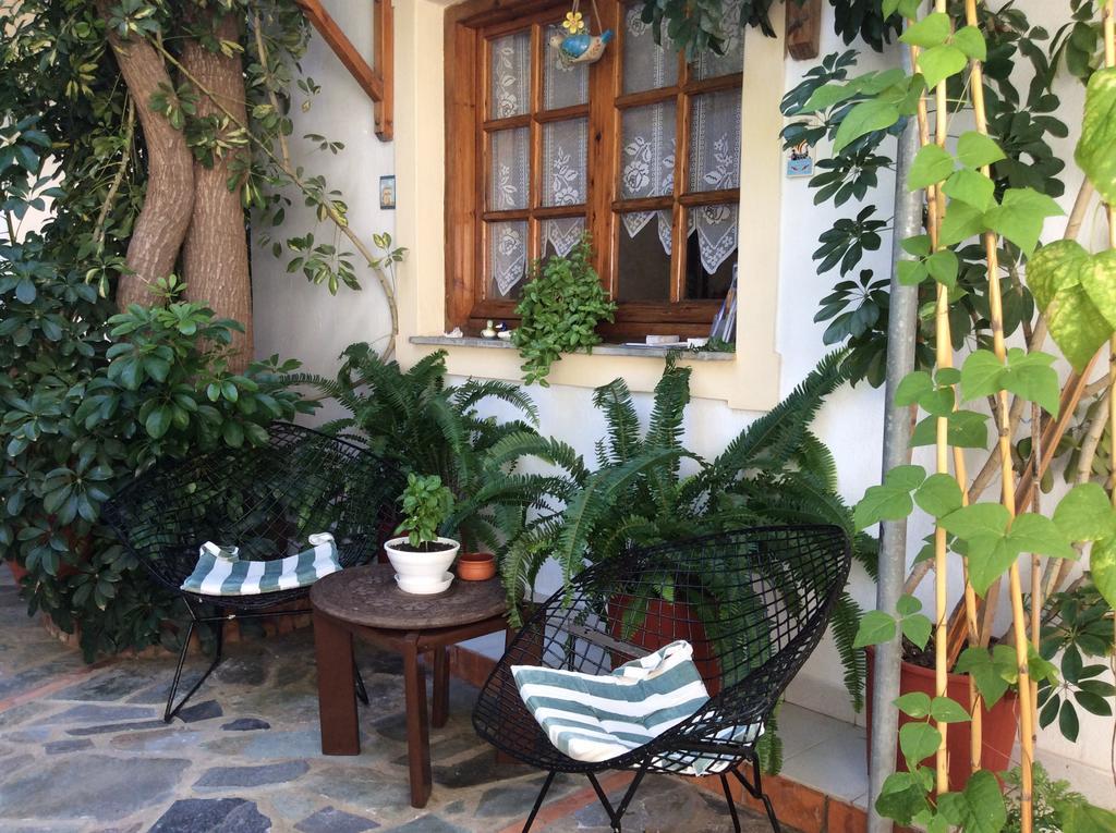 Studios Nopi-Zoi Skiathos Town Exterior foto