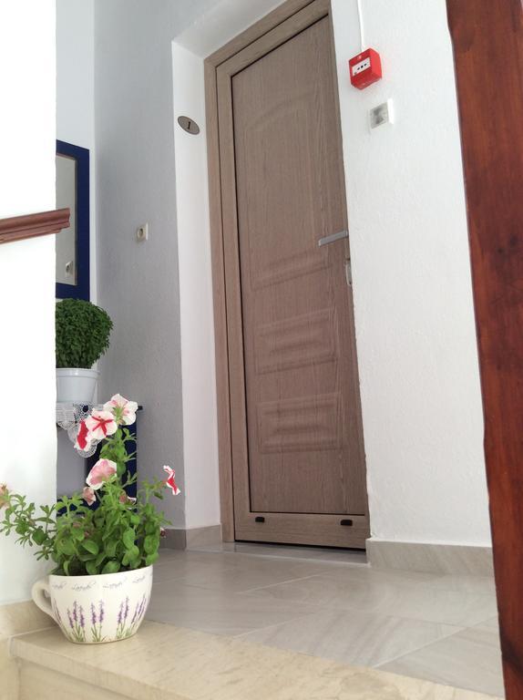 Studios Nopi-Zoi Skiathos Town Exterior foto