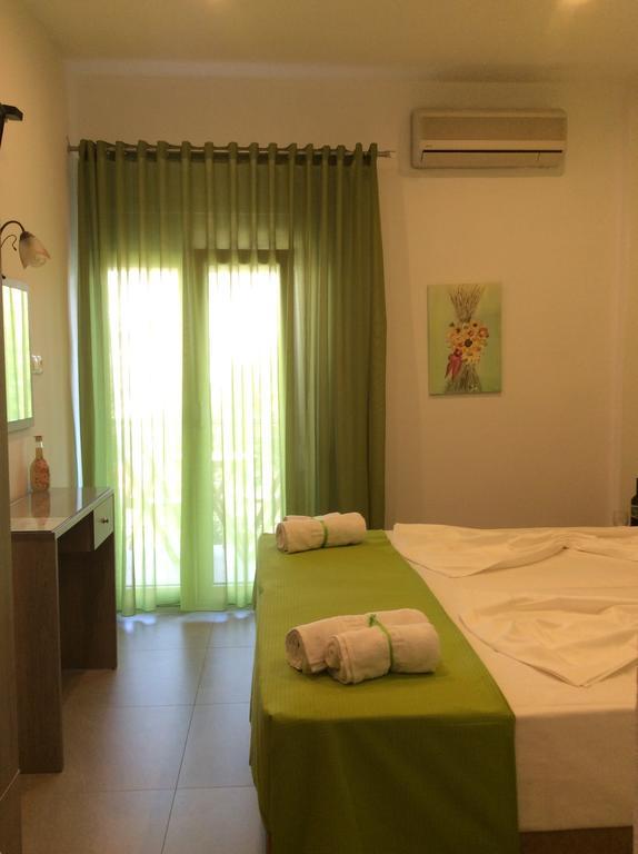 Studios Nopi-Zoi Skiathos Town Exterior foto