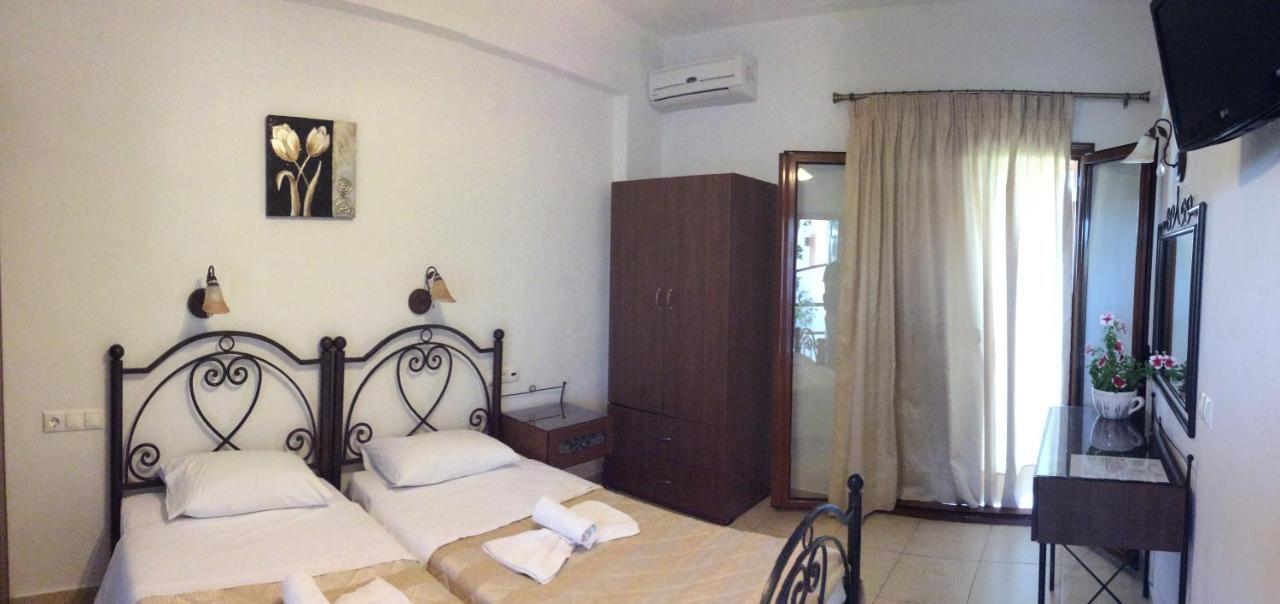 Studios Nopi-Zoi Skiathos Town Exterior foto