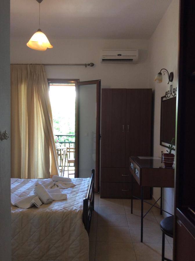 Studios Nopi-Zoi Skiathos Town Exterior foto