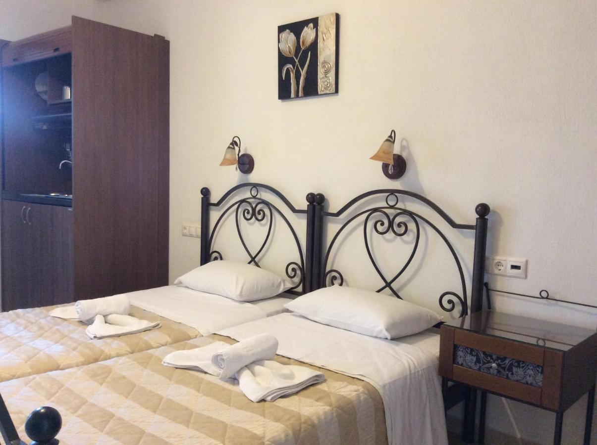 Studios Nopi-Zoi Skiathos Town Exterior foto